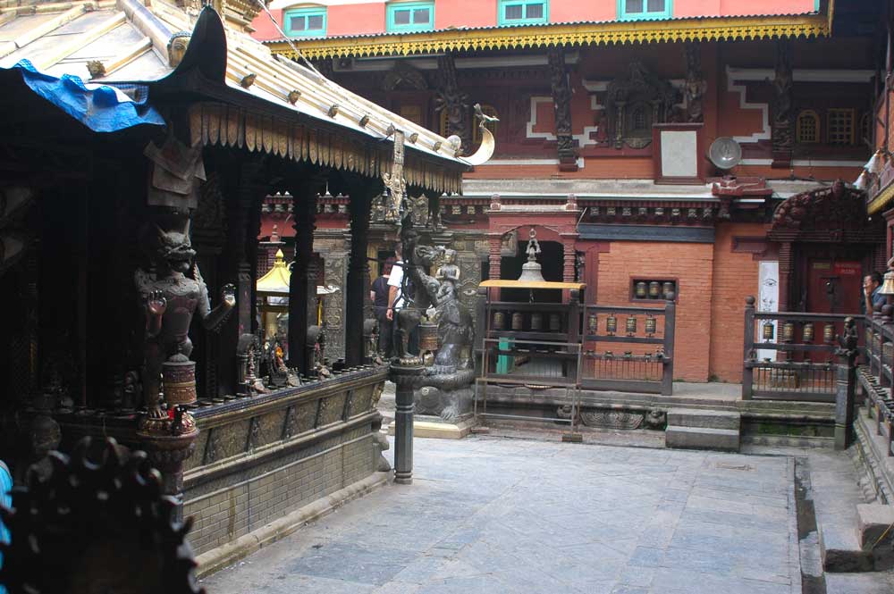 79 - Nepal - Patan, templo budista de Kwa Bahal o templo Dorado